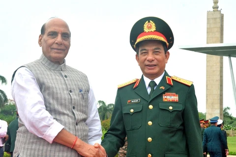 India desea intensificar cooperación con Vietnam en defensa 