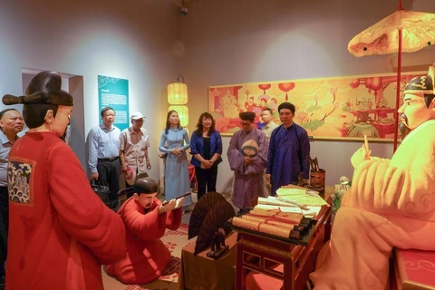 Recrean en Hanoi rituales de Fiesta tradicional de Doan Ngo