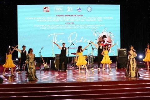 Espectáculo musical resalta la amistad entre Vietnam y Francia
