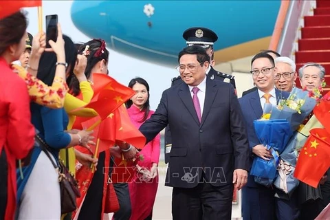 Primer ministro llega a China para una visita oficial y la reunión anual del FEM