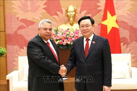 Presidente del Parlamento vietnamita recibe al secretario general de Central de los Trabajadores de Cuba