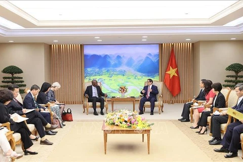 Premier vietnamita recibe al director general de OIT