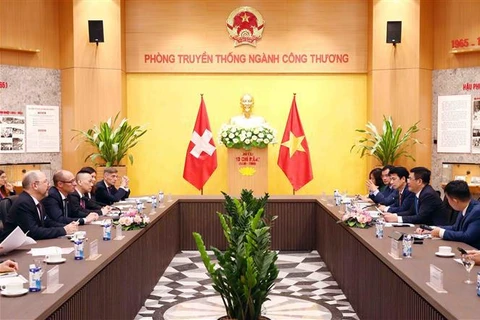 Vietnam y Suiza por intensificar lazos en economía y comercio