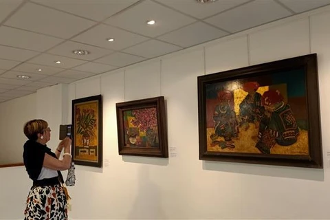 Exposición de bellas artes en París resalta imagen de Vietnam