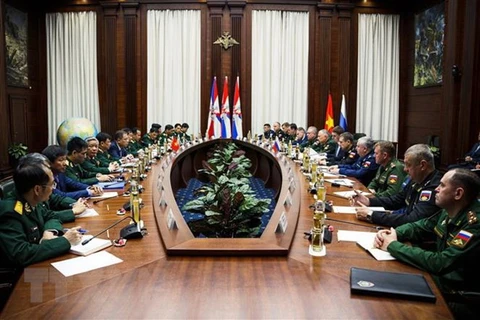 Delegación del Ministerio de Defensa de Vietnam en visita de trabajo a Rusia
