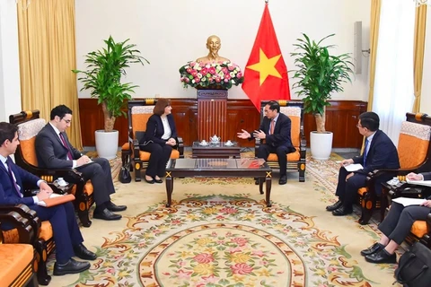 Vietnam y Egipto aspiran a elevar el comercio bidireccional a mil millones de dólares