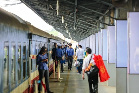 Ingreso del sector ferroviario en Vietnam aumenta más de 17 por ciento