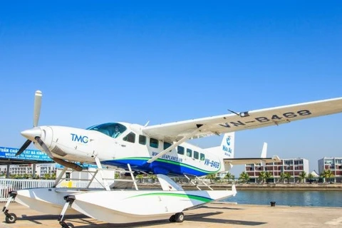 Lanzan primer vuelo comercial en hidroavión al distrito insular de Co To