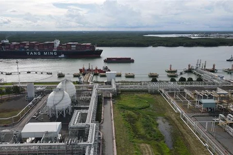 Primer envío de gas natural licuado importado a Vietnam