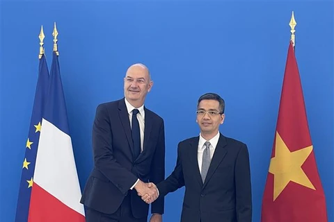 Vietnam y Francia promueven cooperación bilateral en finanzas