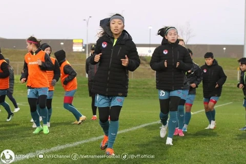 FIFA entrega equipamiento a selección vietnamita de fútbol femenino