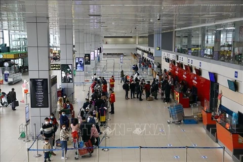 Vietnam reanuda vuelos en tres aeropuertos luego de suspensión debido a tormenta