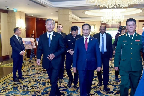 Estrechan relaciones diplomáticas entre Vietnam y Singapur 