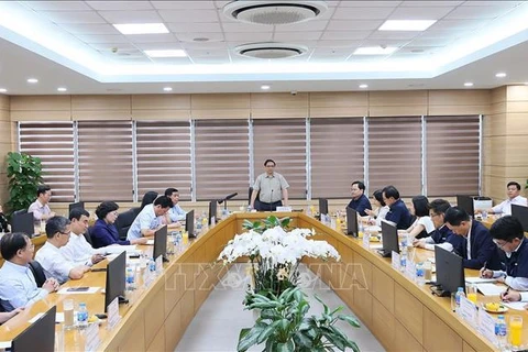 Premier realiza visita de trabajo a provincia norteña de Bac Ninh