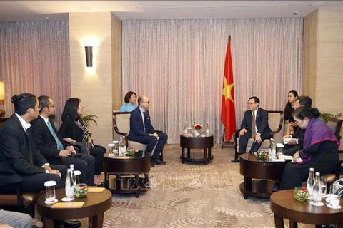 Líder parlamentario de Vietnam recibe a ejecutivos de grupos económico indonesios