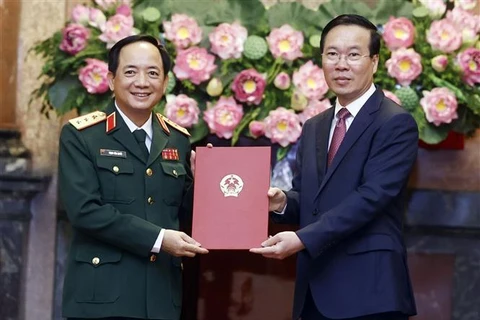 Entregan Decisión de ascenso de rango a oficial del Ejército Popular de Vietnam