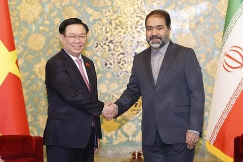 Presidente del Parlamento de Vietnam recorrió relevante provincia de Irán