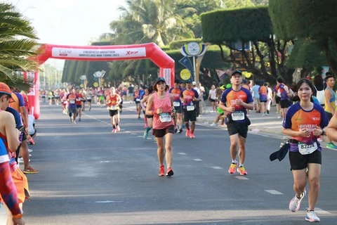 Más de 11 mil corredores se unen a maratón VnExpress en Nha Trang