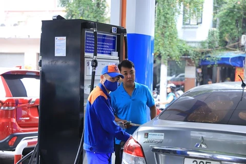 Vietnam gasta cerca de cinco mil millones de dólares en importaciones de gasolina y petróleo