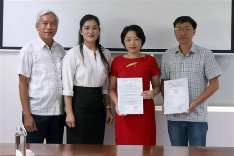 Otorgan certificado de indicación geográfica de ginseng vietnamita