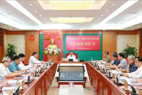 Proponen aplicar medidas disciplinarias a varios funcionarios de provincias vietnamitas