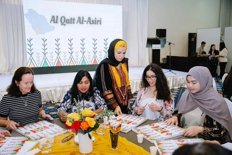 Tradicional arte de decoración de Arabia Saudita se presenta en Hanoi