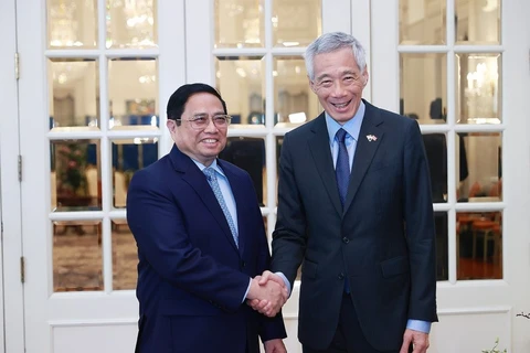 Destacan importancia de visita de premier de Singapur a Vietnam 