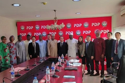 Fortalecen conexiones entre PCV y partidos políticos en Nigeria