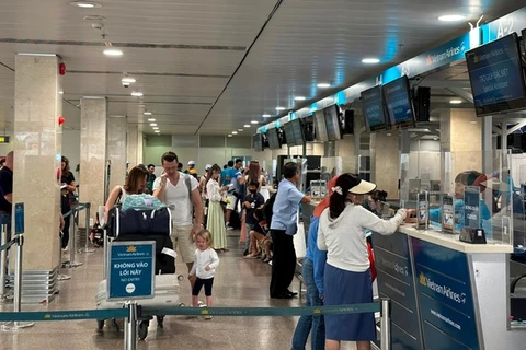 Garantizan máxima seguridad en aeropuertos vietnamitas durante días feriados