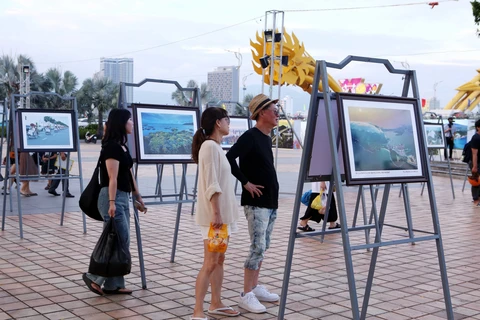 Exposición fotográfica destaca el desarrollo de Da Nang