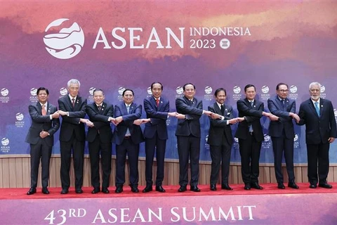 Premier vietnamita asiste a reunión de ASEAN sobre asuntos globales y regionales