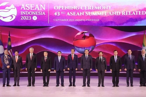Inauguran 43ª Cumbre de ASEAN en Yakarta
