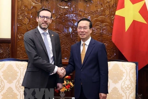 Embajador británico impresionado por la aspiración de desarrollo del pueblo vietnamita
