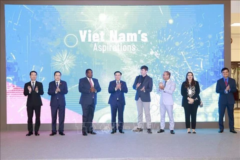 Inauguran exposición sobre logros científicos y tecnológicos en la transformación digital de Vietnam