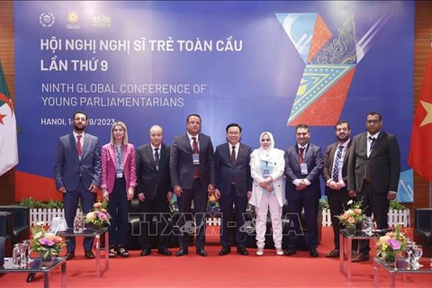 Dirigente vietnamita recibe a vicepresidente parlamentario argelino