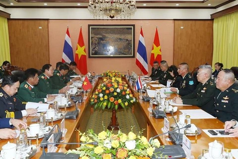 Dirigentes vietnamitas reciben a jefe de Fuerzas Armadas Reales de Tailandia