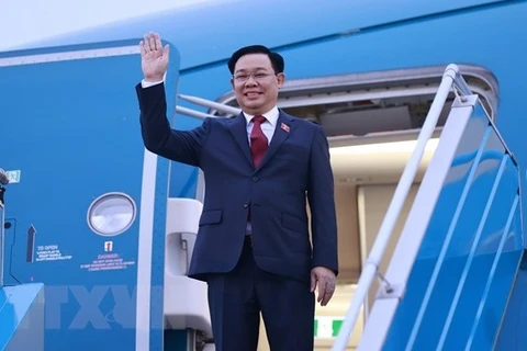 Presidente parlamentario parte de Hanoi para visitar Bangladesh y Bulgaria