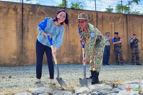 Ingenieros nipones construyen carretera para conmemorar relaciones diplomáticas con Vietnam 