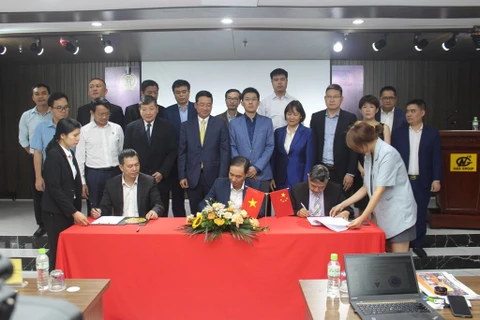 Empresas de Hanoi y Shanghai establecen cooperación