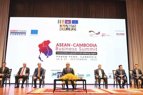 Celebran Cumbre de Negocios ASEAN-Camboya en Phnom Penh
