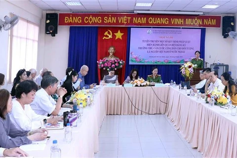 Distribuyen informaciones legales a comunidad vietnamita en extranjero 