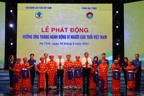 Lanzan en Vietnam Mes de Acción por personas mayores 