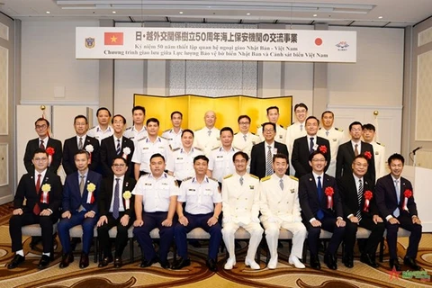 Barco de Guardia Costera de Vietnam visita Japón