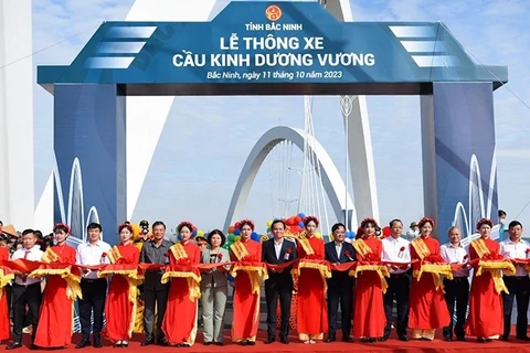 Inauguran puente de arco de acero más alto de Vietnam