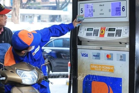 Disminuyen precios del combustible en Vietnam