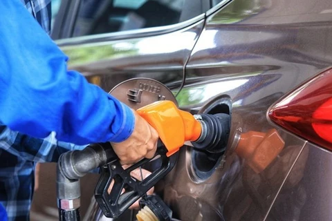 Aumentan levemente precios de gasolina en Vietnam