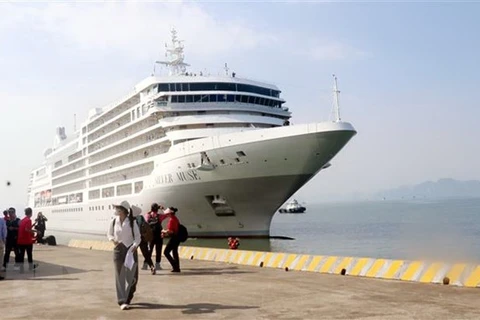 Mil 200 turistas extranjeros a bordo de dos cruceros llegan a Quang Ninh