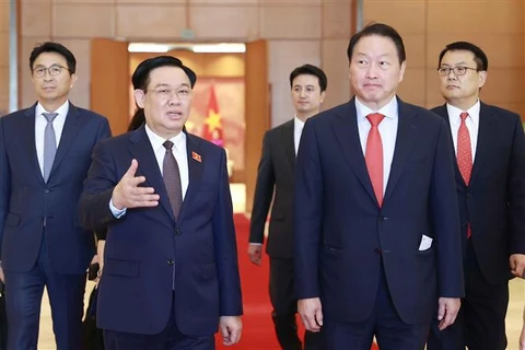 Dirigente parlamentario vietnamita recibe a presidente de grupo surcoreano SK