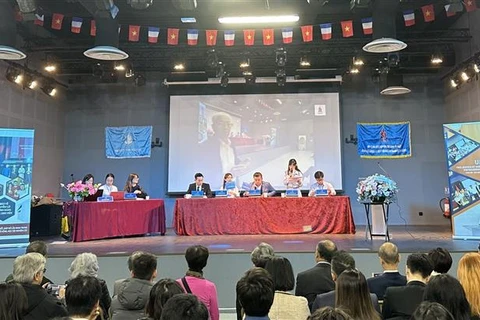 Efectúan X Congreso de la Unión de Estudiantes Vietnamitas en Francia
