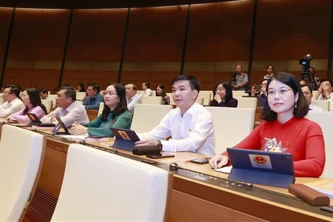 Parlamento de Vietnam evalúa programas de desarrollo socioeconómico